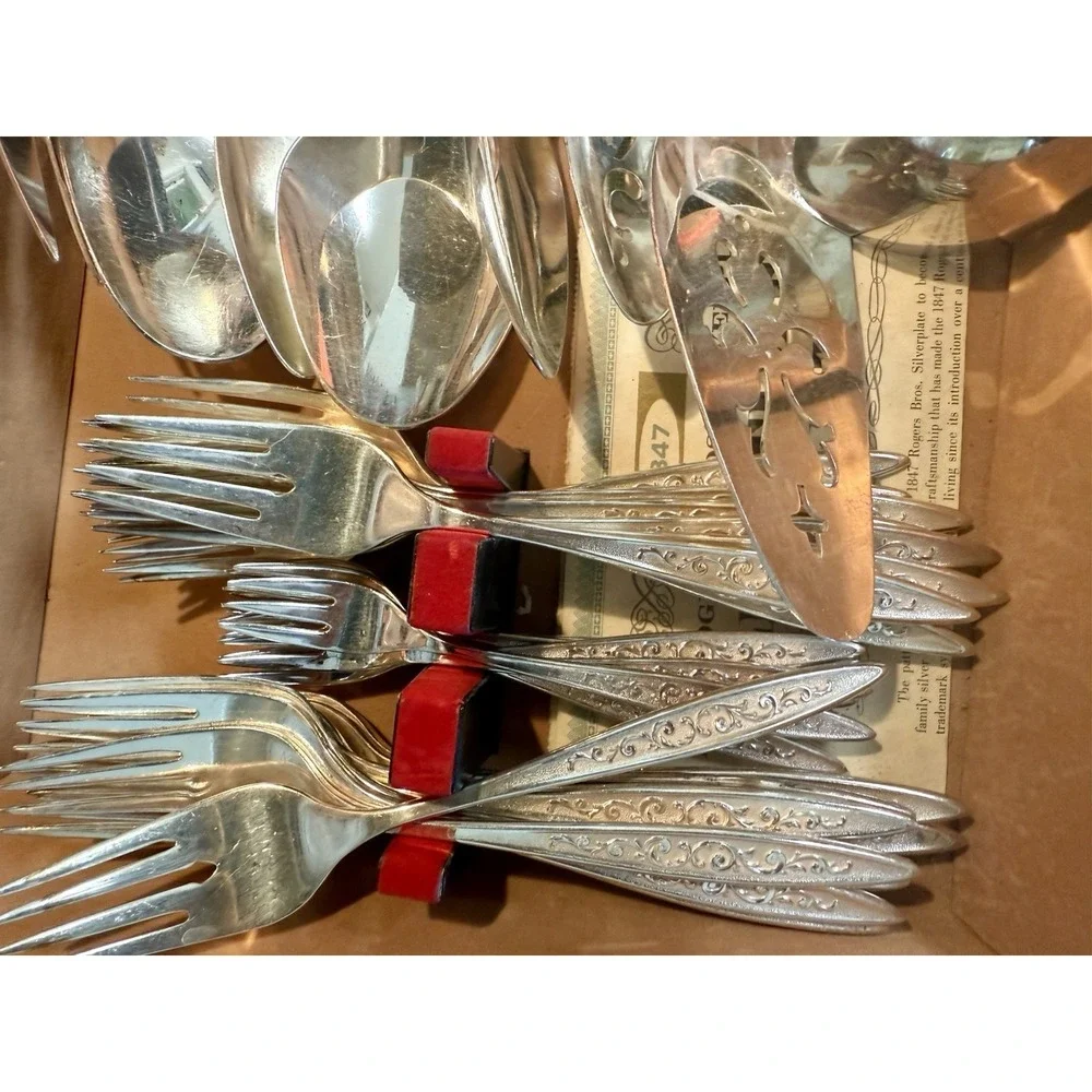 91 Pc 1847 Rogers Bros Silverplate Flatware Set Chest Vintage